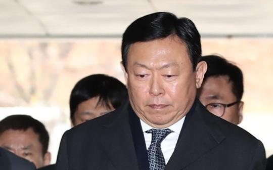 一回乐天企业创始人辛格浩坐不住了z6尊龙·中国网站从大国到本国这(图7)