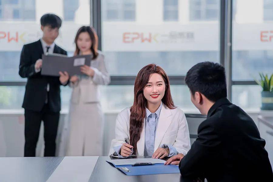 报价6k的海报设计也让客户非选不可！凯时尊龙最新网站优质设计案例加持单张(图3)