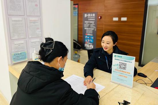 ：春风化雨润民心 雷锋精神绽芳华凯时尊龙人生就是博桂林城区烟草(图2)