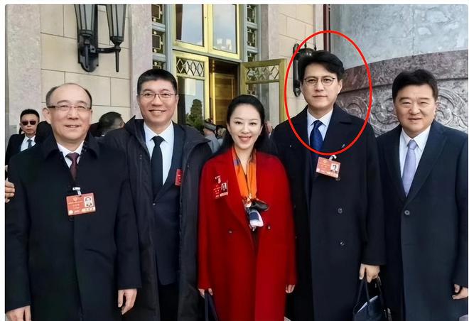 完两会就又获“新身份”网友：当仁不让尊龙凯时链接厉害！48岁靳东刚参加(图19)