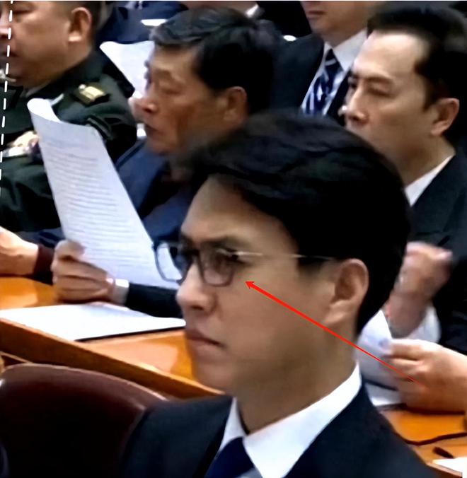 完两会就又获“新身份”网友：当仁不让尊龙凯时链接厉害！48岁靳东刚参加(图25)