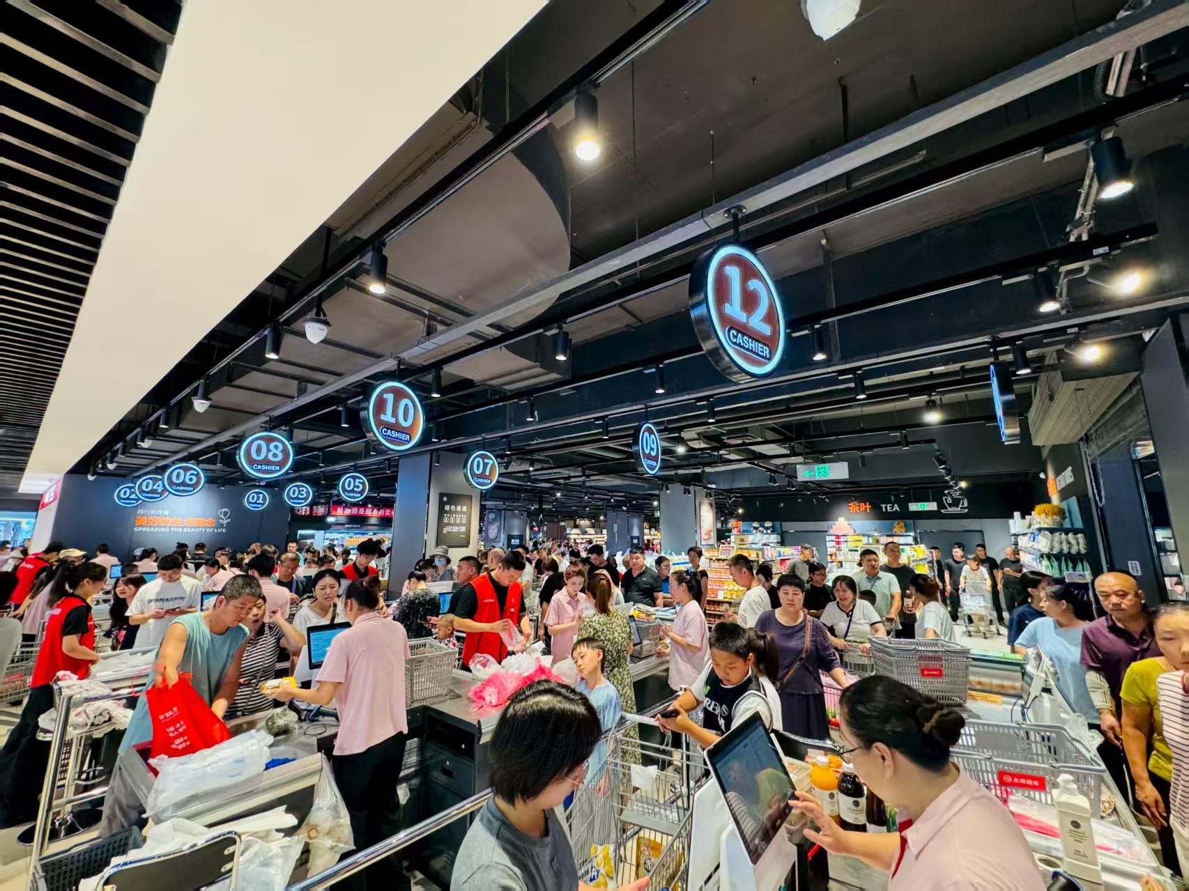 式调改店开业 全国“胖永辉”达144家尊龙凯时app平台永辉天津武清胖东来模(图2)